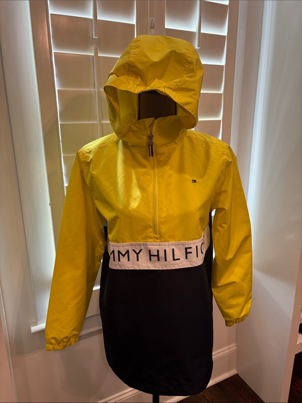 Tommy Hilfiger raincoat/windbreaker